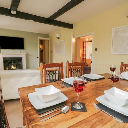 Hotel Half Island House 4*