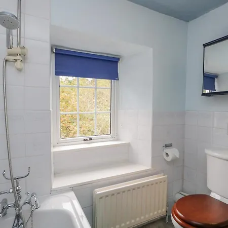 Hotel Half Island House 4*
